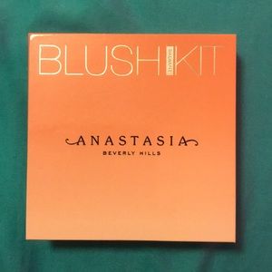 Anastasia Beverly Hills blush kit in “Radiant”